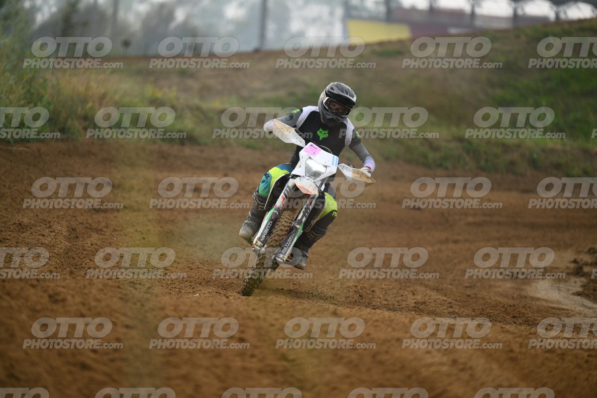 WHITE BIKE WITH PINK NUMBER PLATE - BLACK GREY FLUO GREEN FOX SUIT WITH FLUO YELLOW GREEN TEAL PANTS - BLACK GREY HELMET · DSH_0173