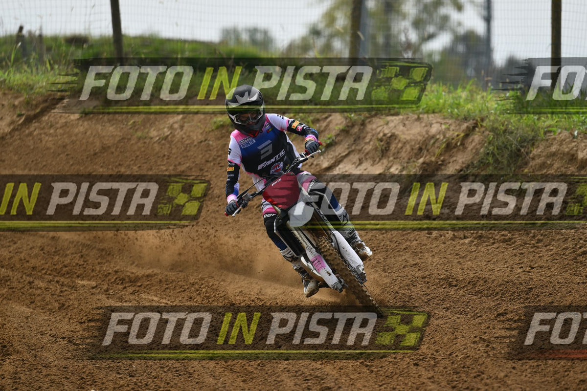 FANTIC RED PINK · DSH_0181