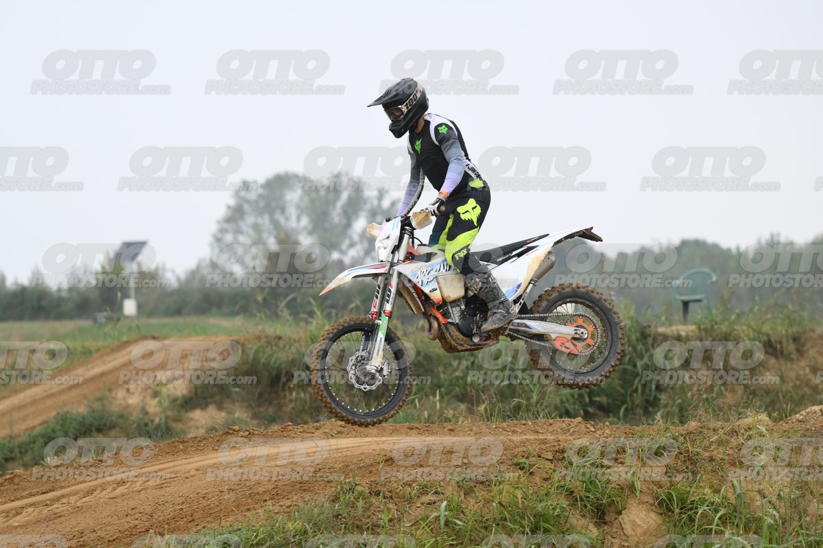 WHITE BIKE WITH PINK NUMBER PLATE - BLACK GREY FLUO GREEN FOX SUIT WITH FLUO YELLOW GREEN TEAL PANTS - BLACK GREY HELMET · DSH_0209