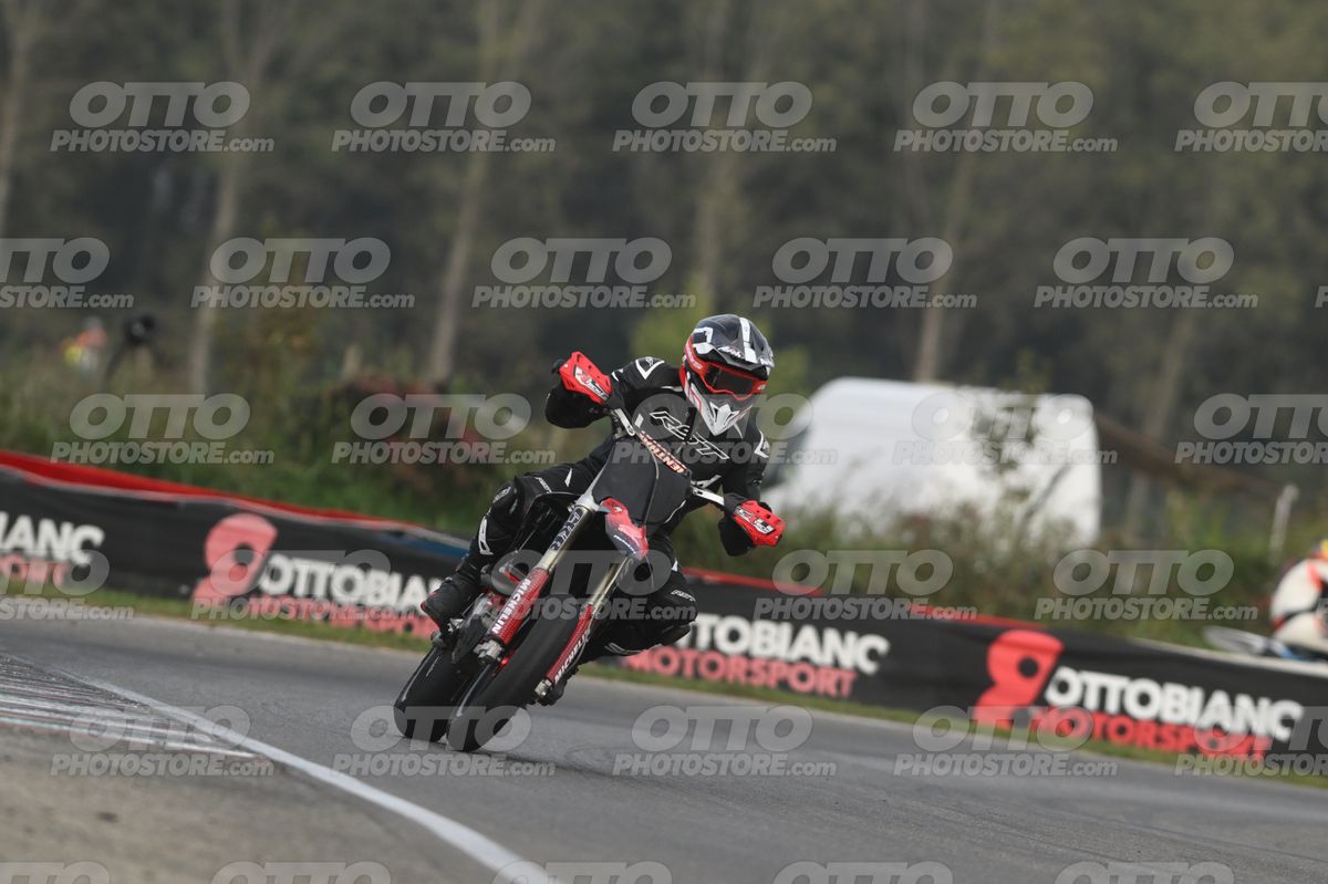SUPERMOTO 0 RST all black · DSH_0234