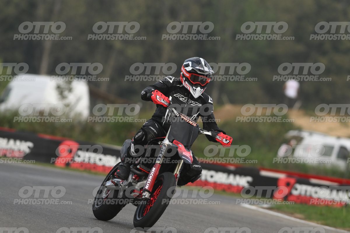 SUPERMOTO 0 RST all black · DSH_0237