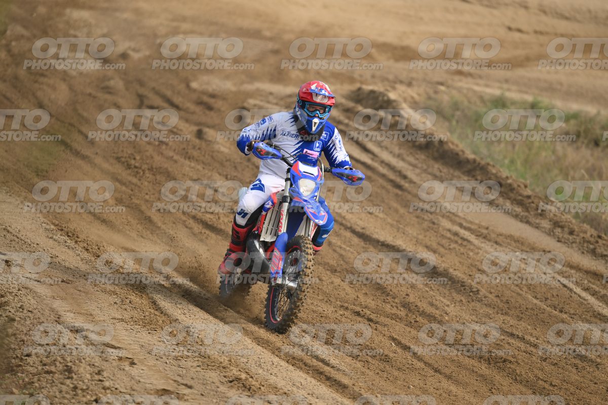 BETA RR BLUE RED WHITE - WHITE BLUE SUIT WITH BLUE GRAPHICS - RED BLUE HELMET · DSH_0237