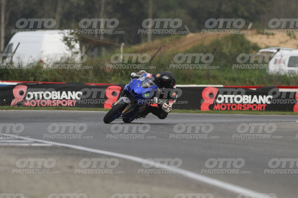 SUPERMOTO 0 YAMAHA R3 · DSH_0240