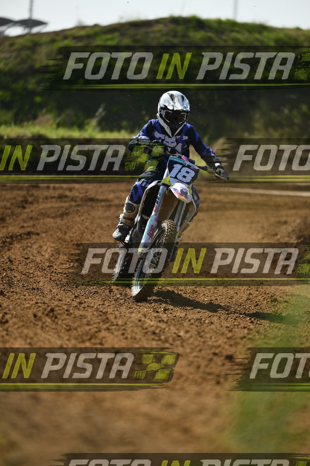 18 · DSH_0240