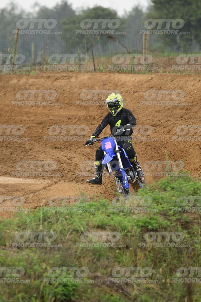 YAMAHA YZ -45F blue - Yellow Helmet · DSH_0282