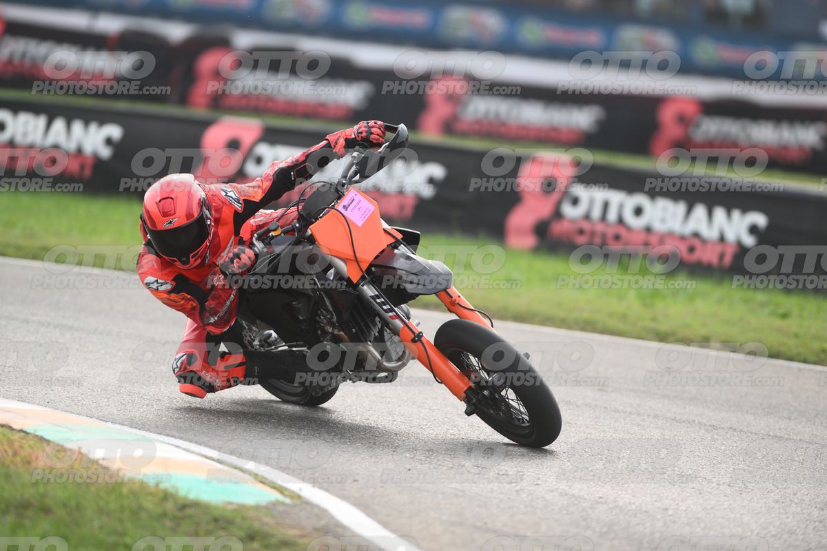 SUPERMOTO 0 KTM Aplinestar Red Suite · DSH_0290