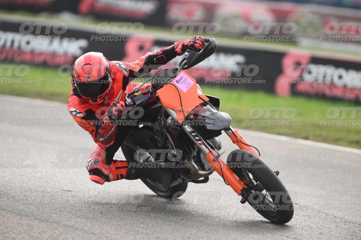 SUPERMOTO 0 KTM Aplinestar Red Suite · DSH_0292