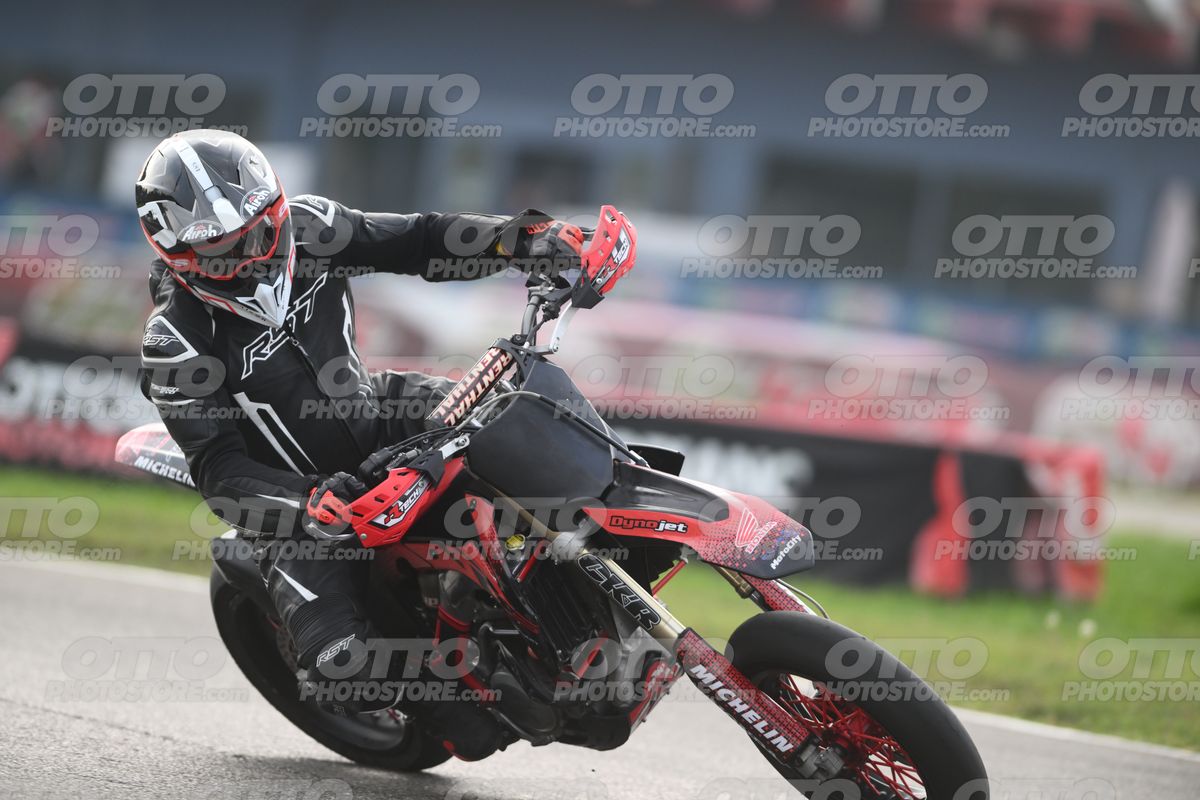 SUPERMOTO 0 RST all black · DSH_0313