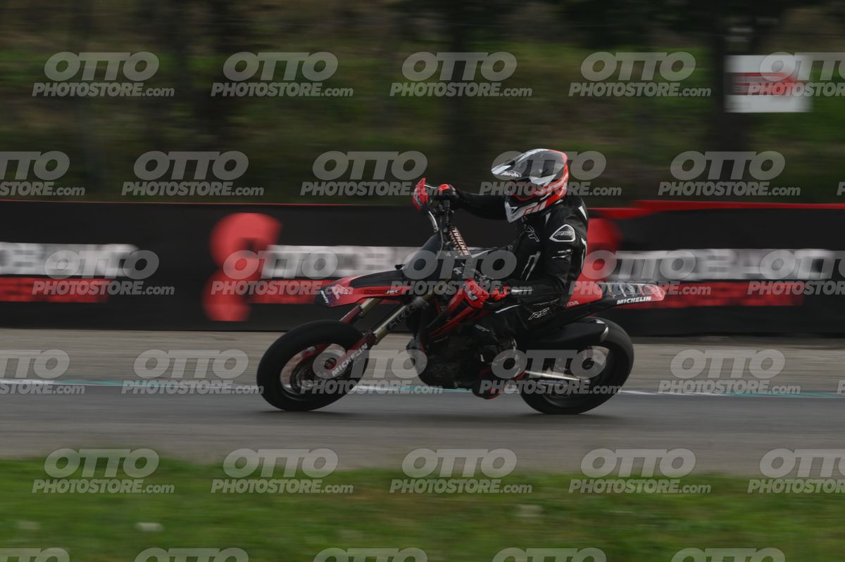 SUPERMOTO 0 RST all black · DSH_0319