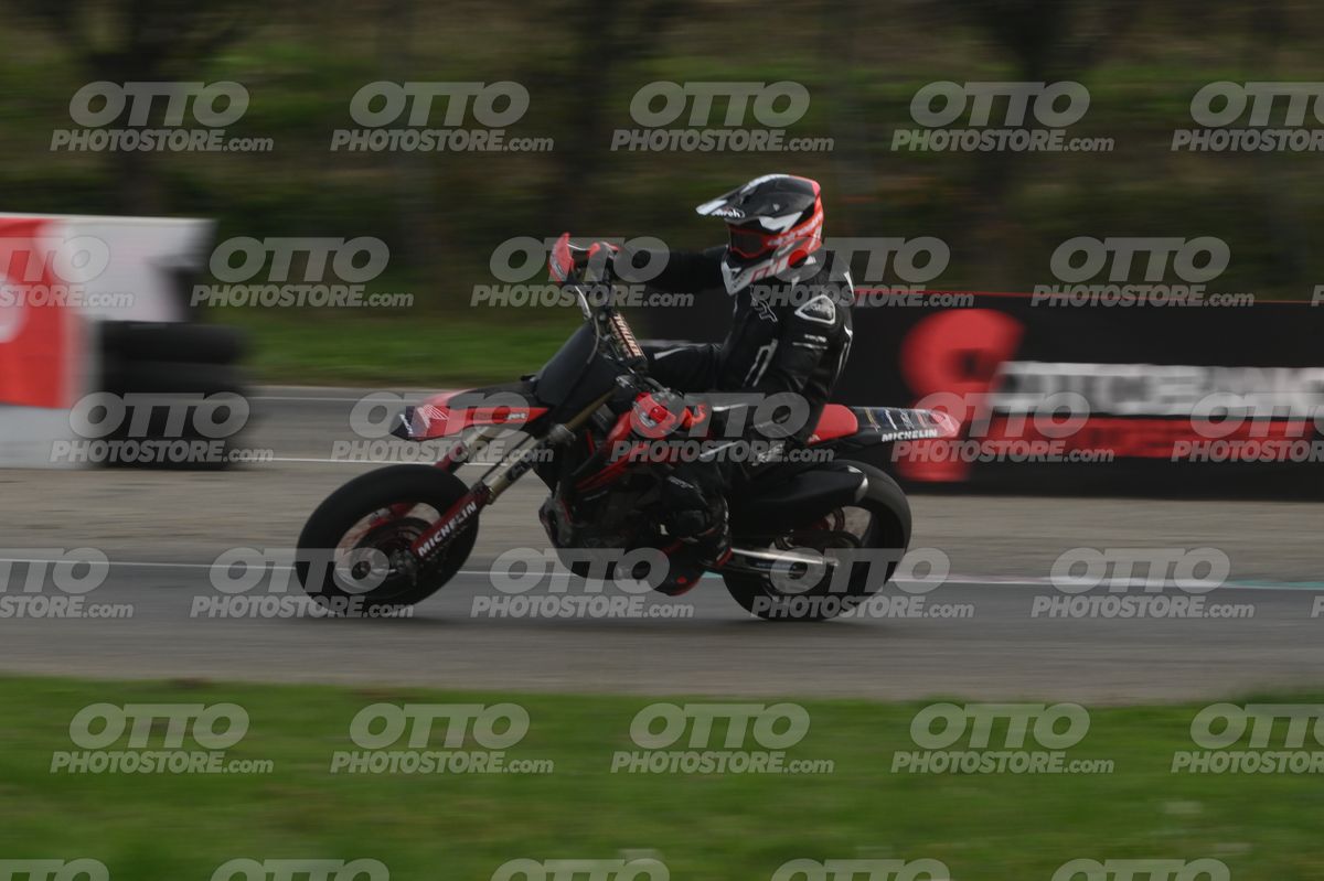 SUPERMOTO 0 RST all black · DSH_0320