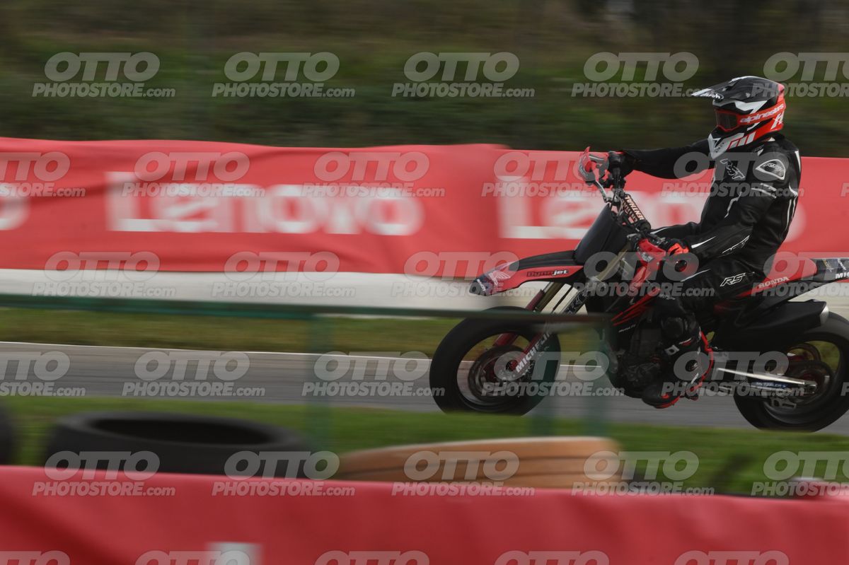 SUPERMOTO 0 RST all black · DSH_0323