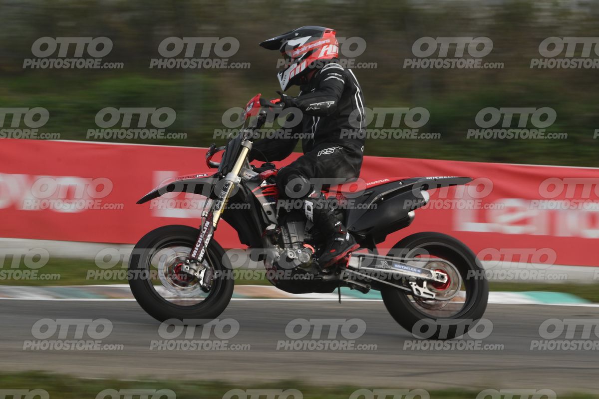 SUPERMOTO 0 RST all black · DSH_0327