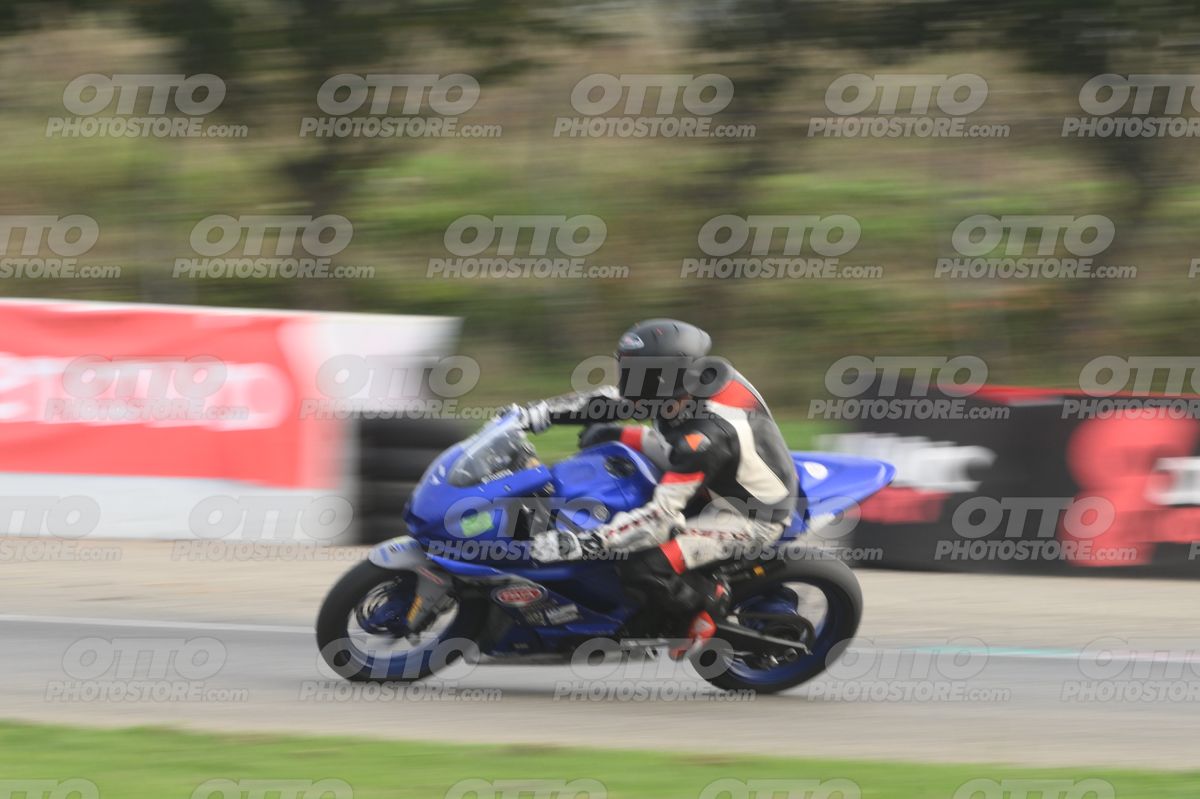 SUPERMOTO 0 YAMAHA R3 · DSH_0345