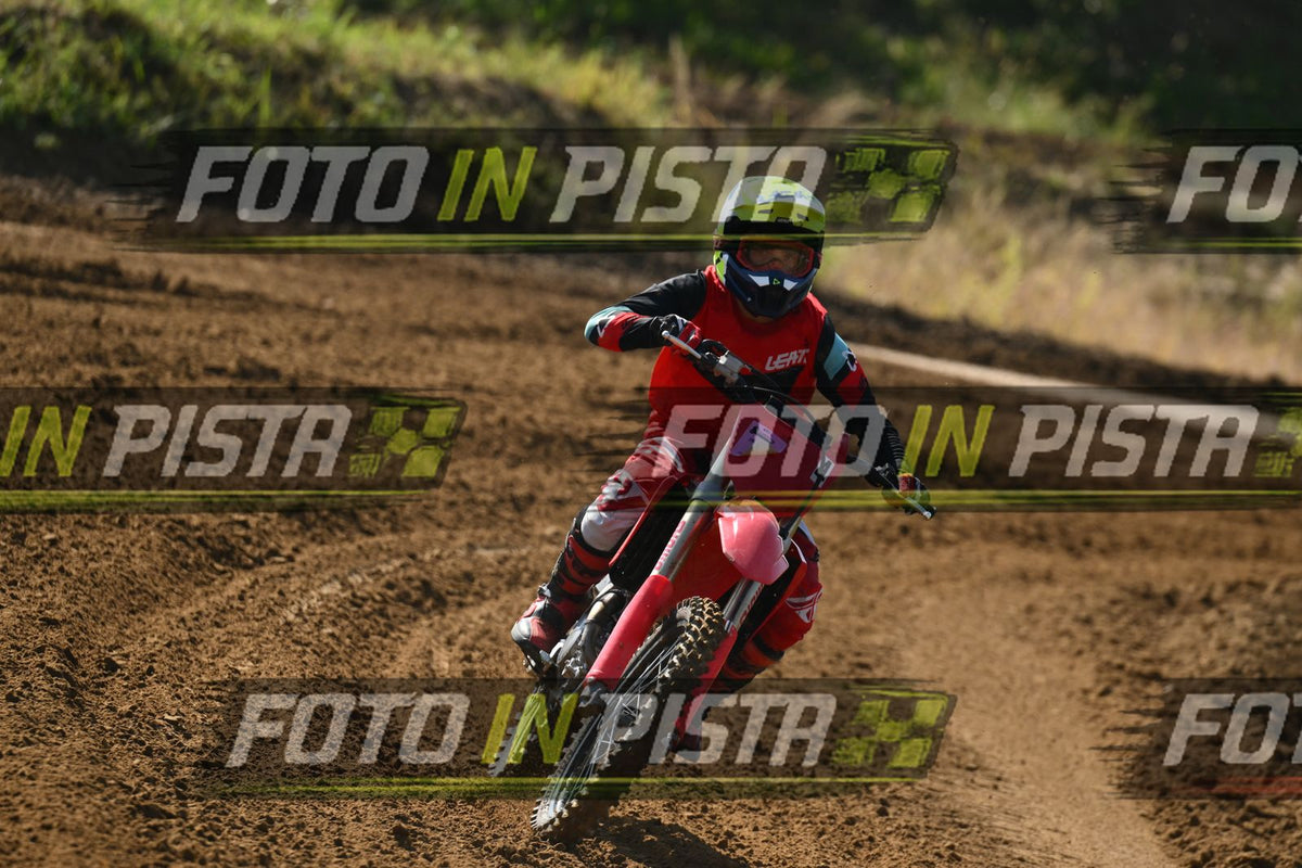 4 RED HONDA YELLOW HELMET · DSH_0350