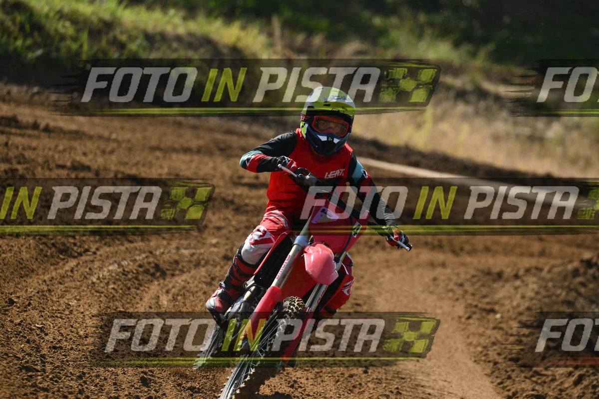 4 RED HONDA YELLOW HELMET · DSH_0351