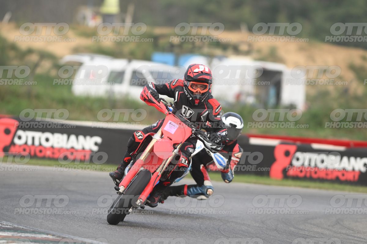 SUPERMOTO 0 BLACK RED CRF · DSH_0375
