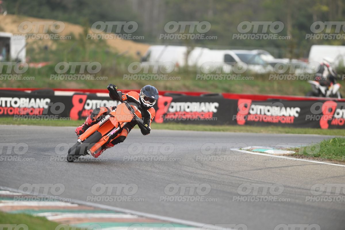 SUPERMOTO 0 KTM black orange · DSH_0382
