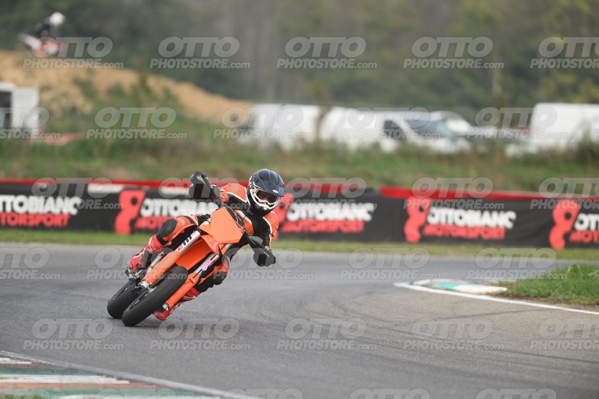 SUPERMOTO 0 KTM black orange · DSH_0383