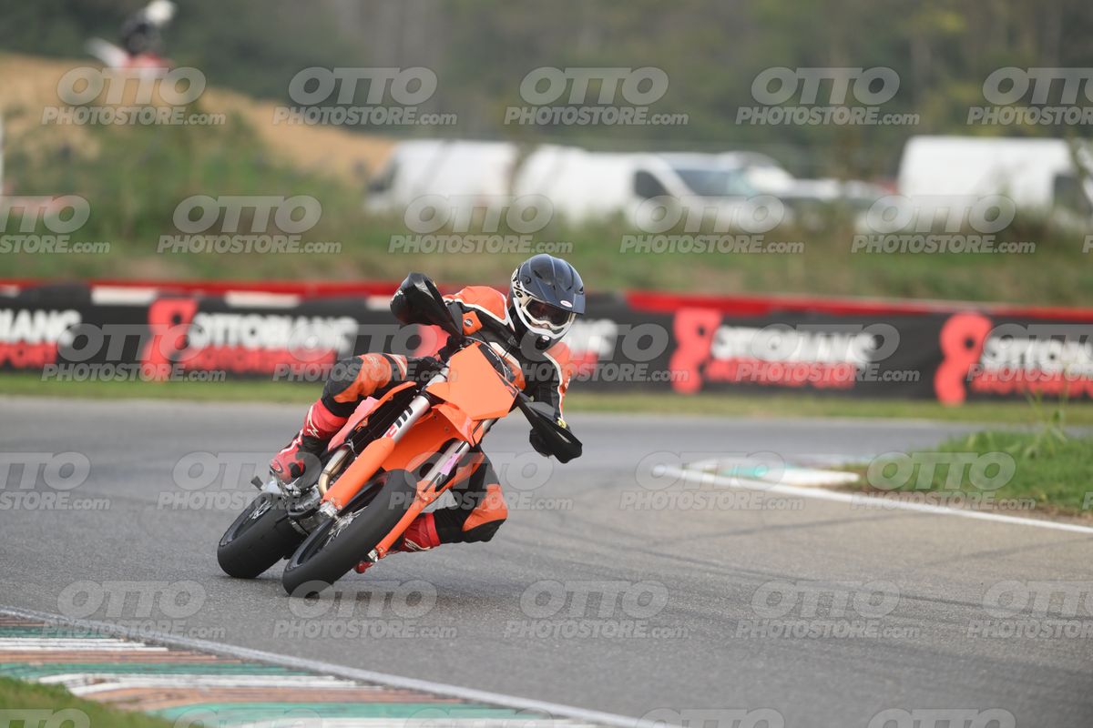 SUPERMOTO 0 KTM black orange · DSH_0384