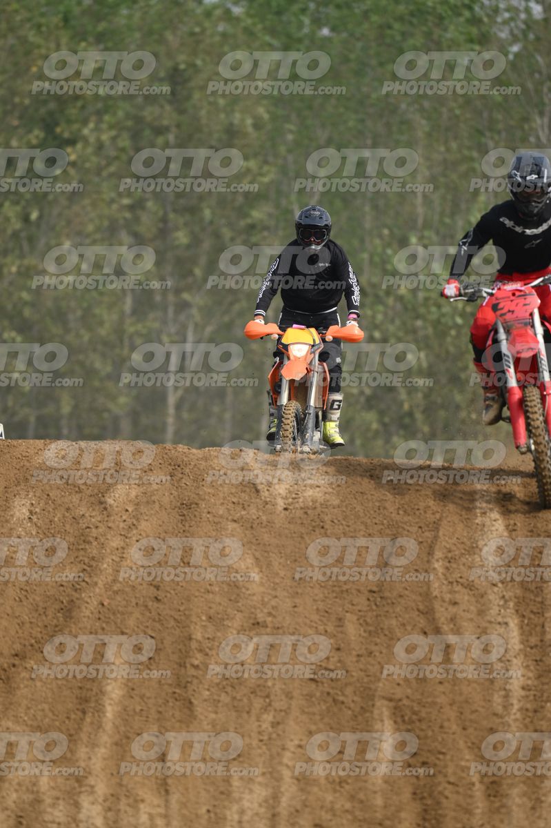 KTM EXC ORANGE - BLACK SUIT WITH WHITE GRAPHICS - BLACK HELMET WITH GOGGLES - FLUO YELLOW BOOTS · DSH_0394