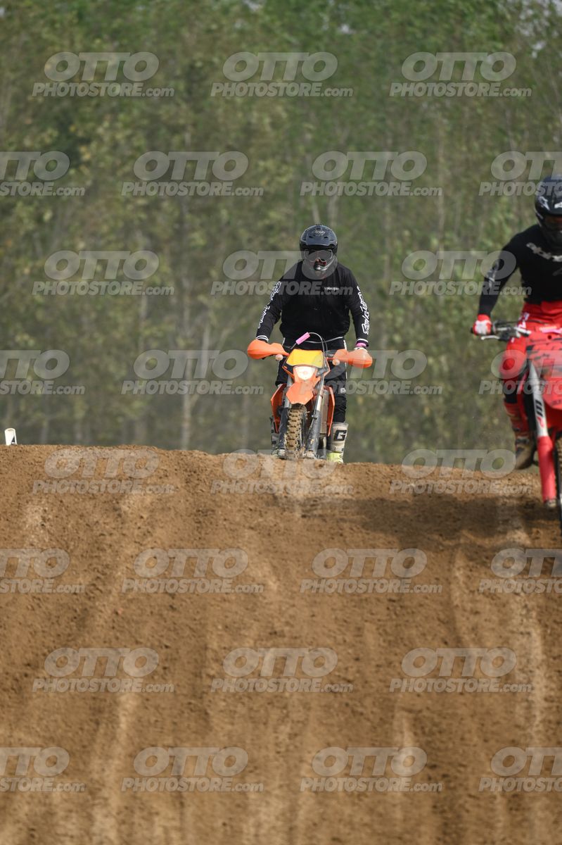 KTM EXC ORANGE - BLACK SUIT WITH WHITE GRAPHICS - BLACK HELMET WITH GOGGLES - FLUO YELLOW BOOTS · DSH_0395