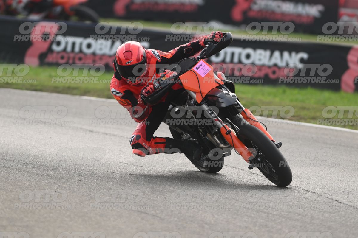 SUPERMOTO 0 KTM Aplinestar Red Suite · DSH_0400