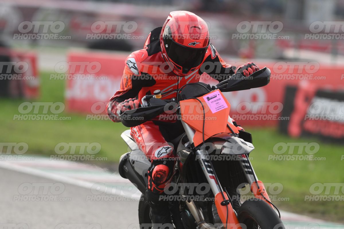 SUPERMOTO 0 KTM Aplinestar Red Suite · DSH_0401