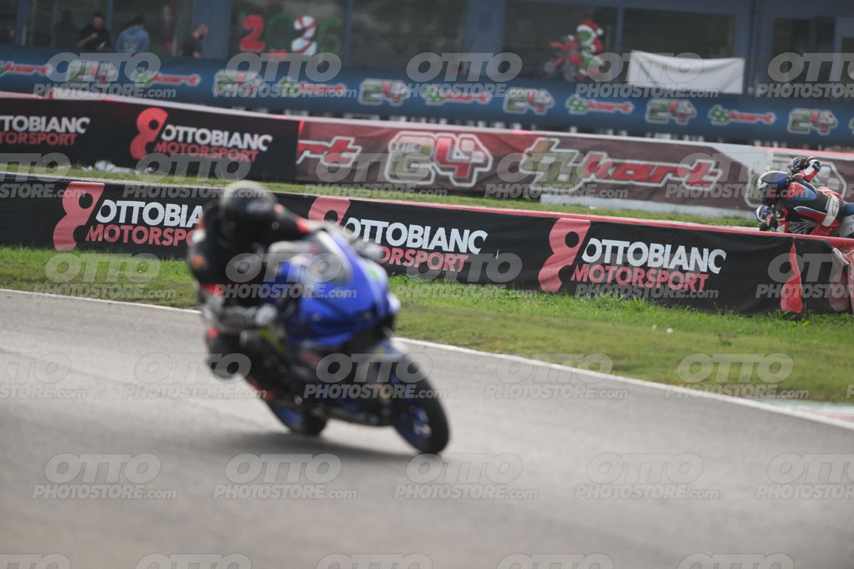 SUPERMOTO 0 YAMAHA R3 · DSH_0405