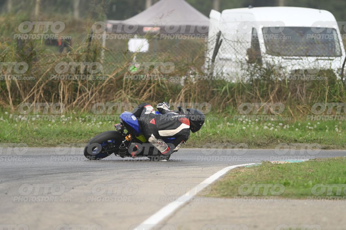 SUPERMOTO 0 YAMAHA R3 · DSH_0411