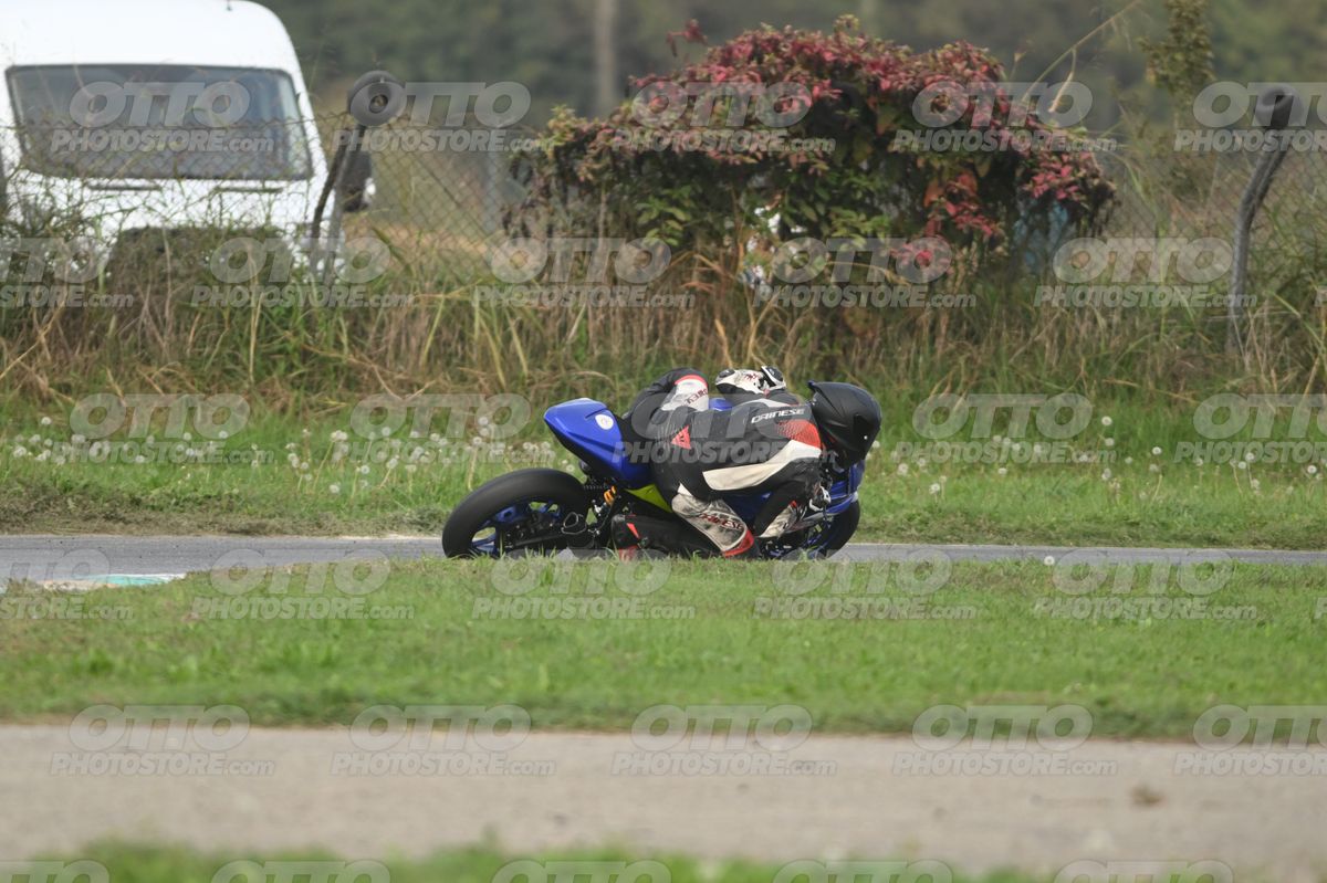 SUPERMOTO 0 YAMAHA R3 · DSH_0413