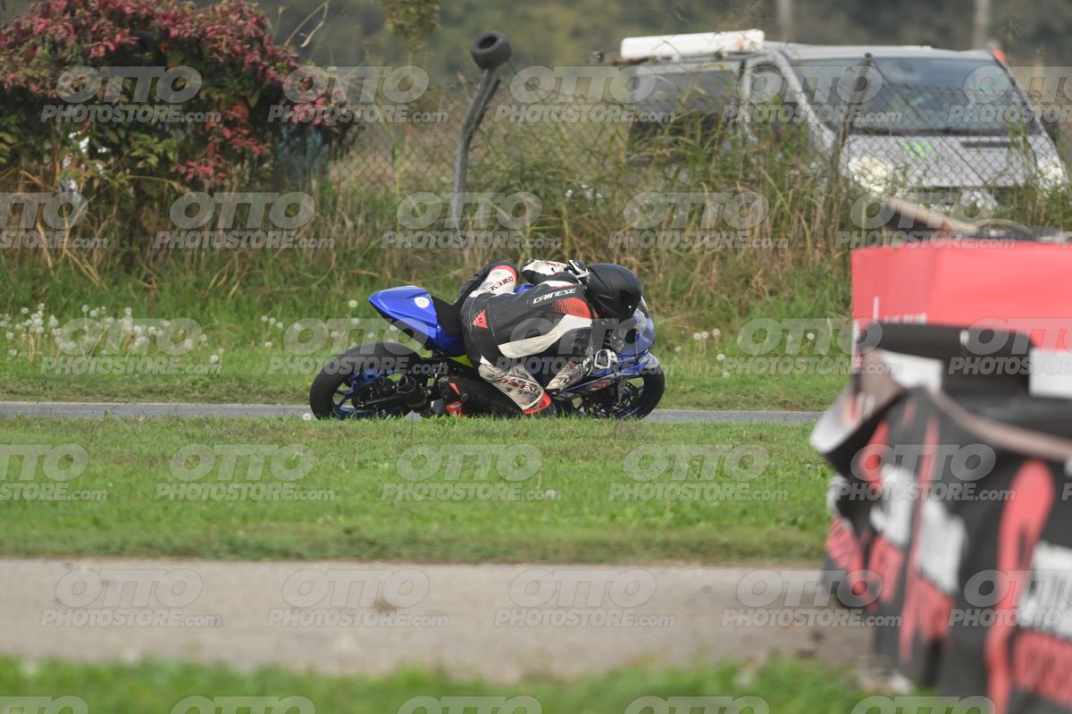 SUPERMOTO 0 YAMAHA R3 · DSH_0414
