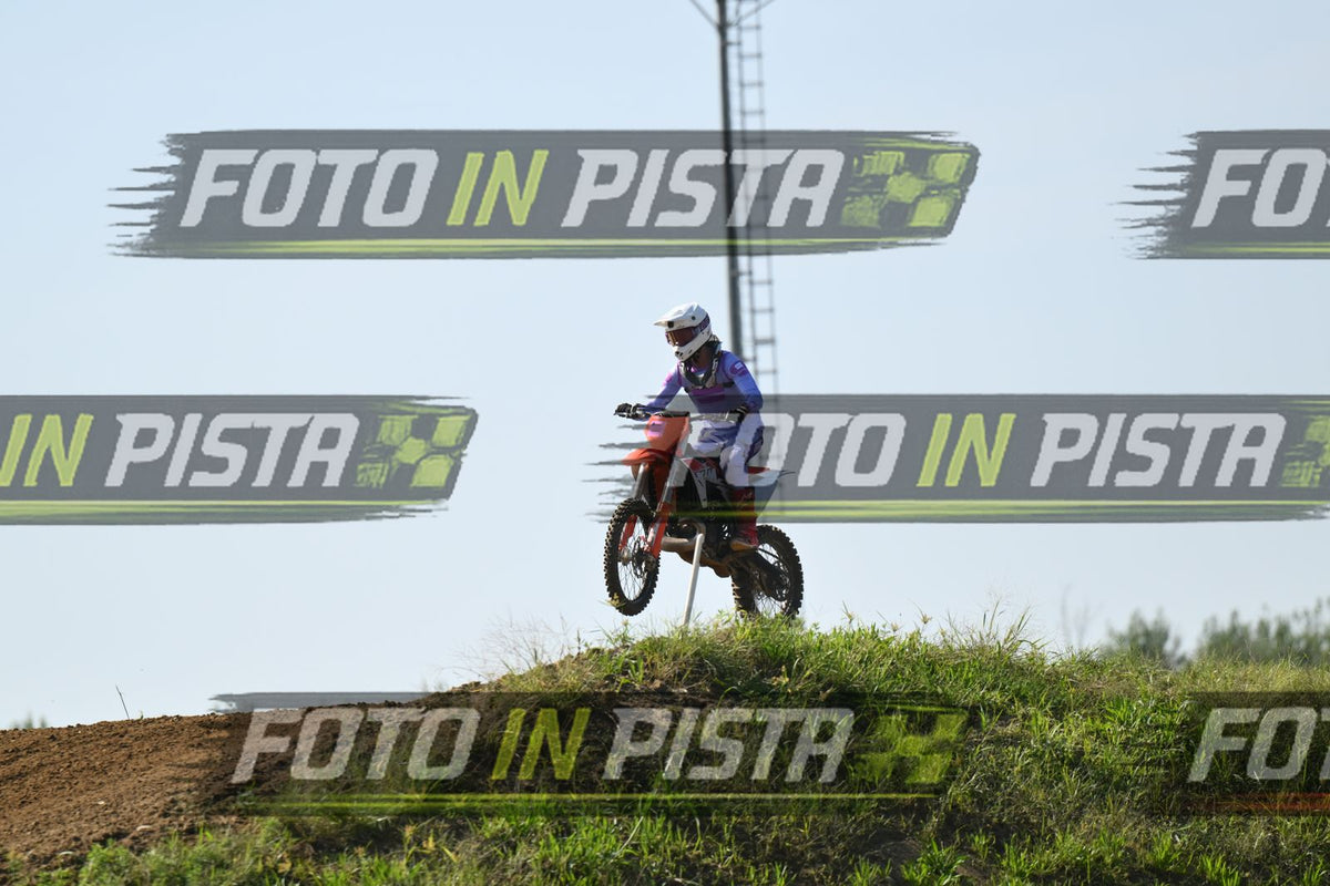 KTM - PURPLE SUITE WHITE HELMET · DSH_0418