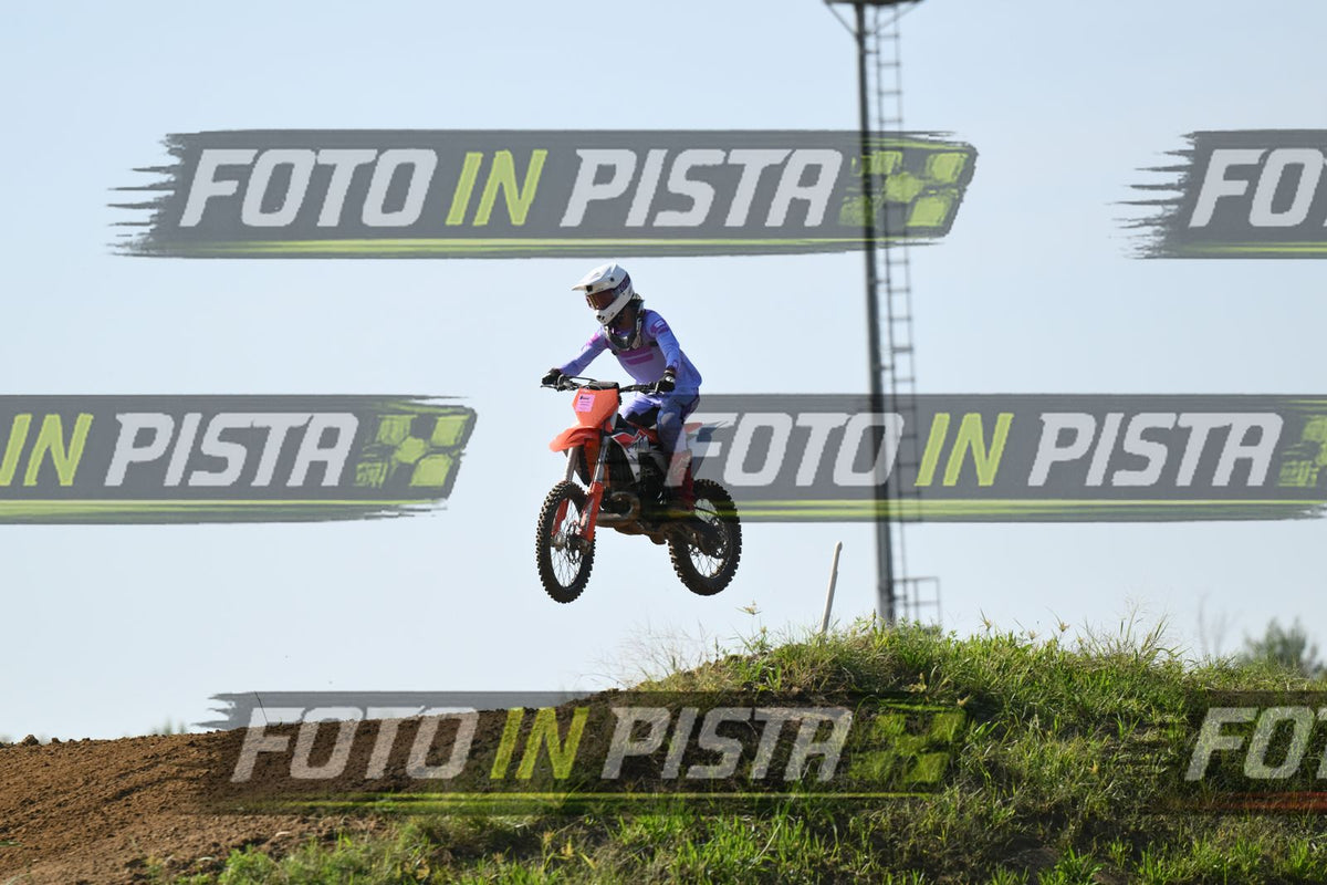 KTM - PURPLE SUITE WHITE HELMET · DSH_0420