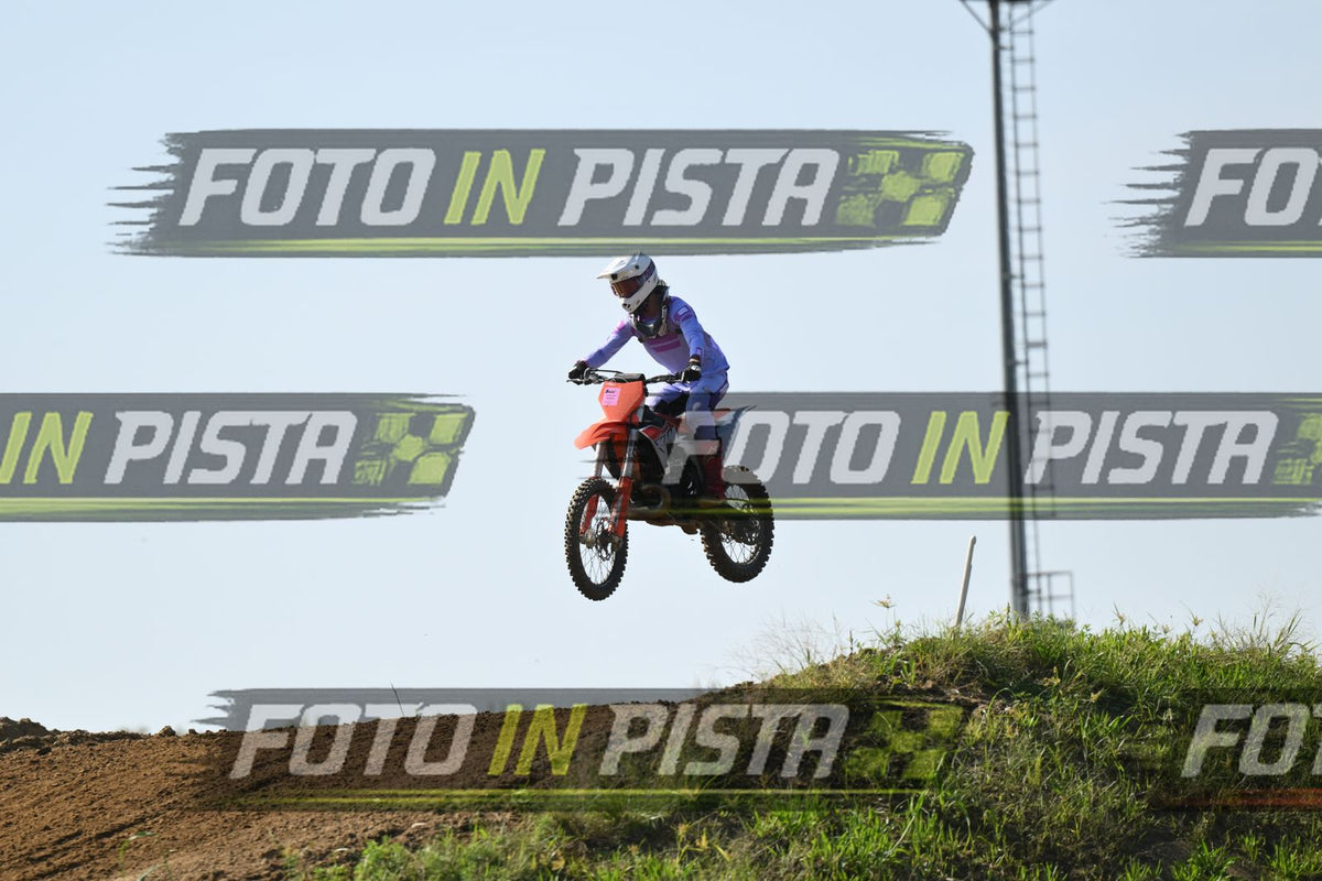 KTM - PURPLE SUITE WHITE HELMET · DSH_0421