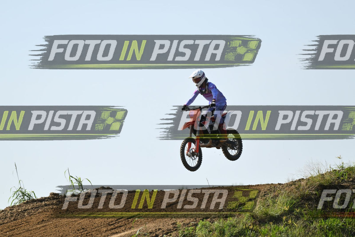 KTM - PURPLE SUITE WHITE HELMET · DSH_0423