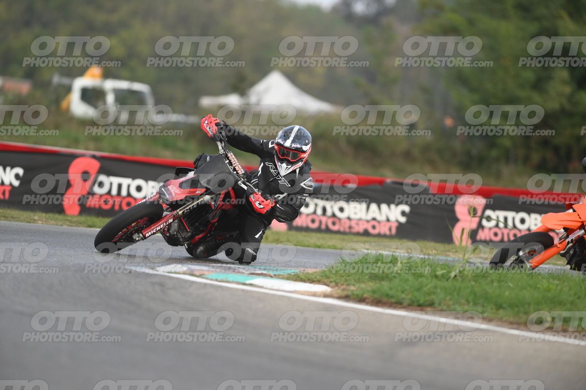 SUPERMOTO 0 RST all black · DSH_0424