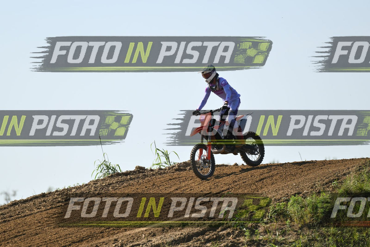 KTM - PURPLE SUITE WHITE HELMET · DSH_0425