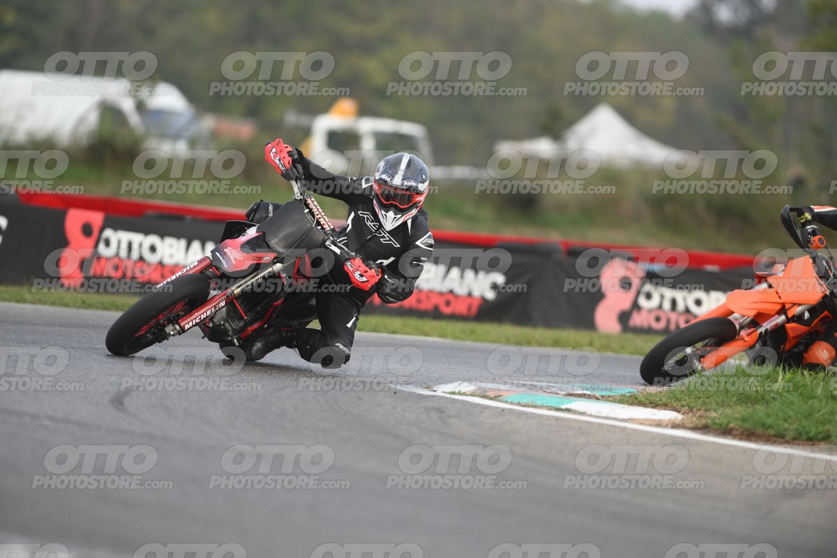 SUPERMOTO 0 RST all black · DSH_0425