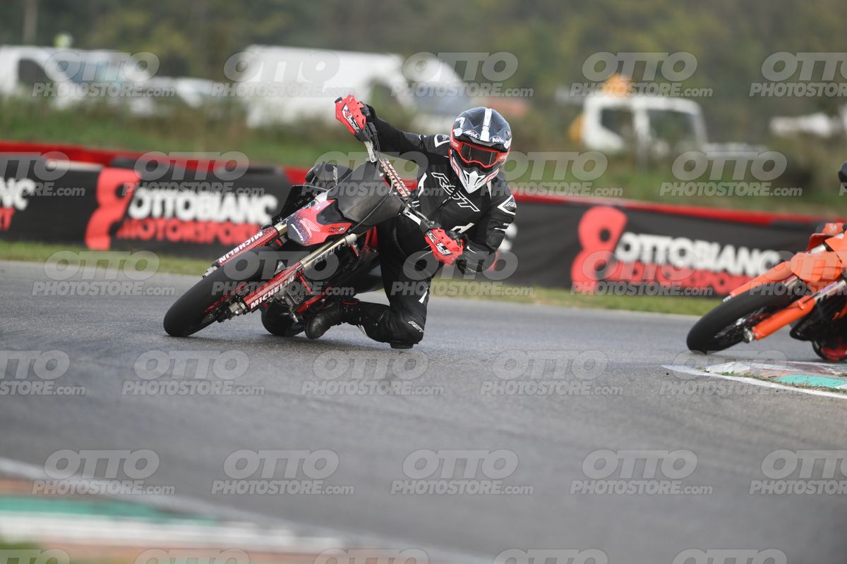 SUPERMOTO 0 RST all black · DSH_0426