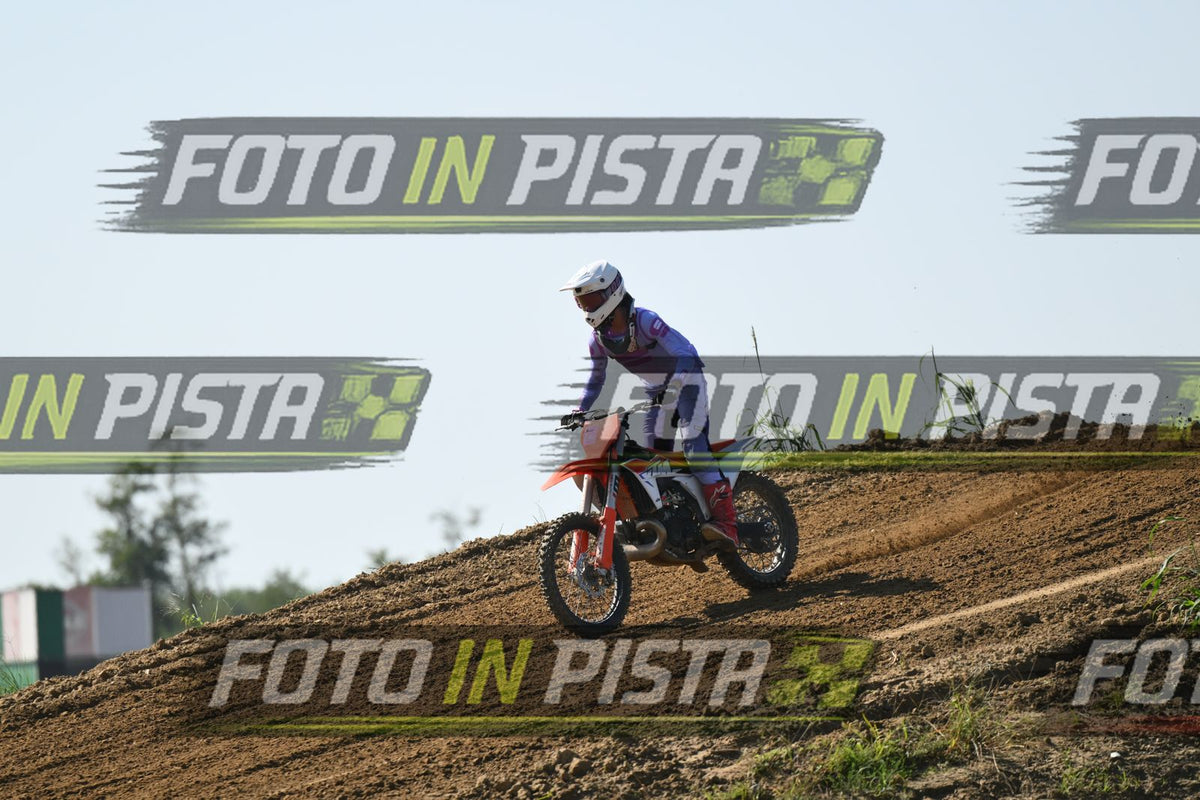 KTM - PURPLE SUITE WHITE HELMET · DSH_0428