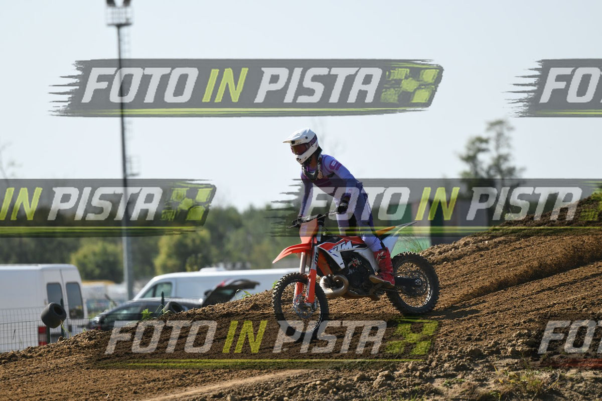 KTM - PURPLE SUITE WHITE HELMET · DSH_0431