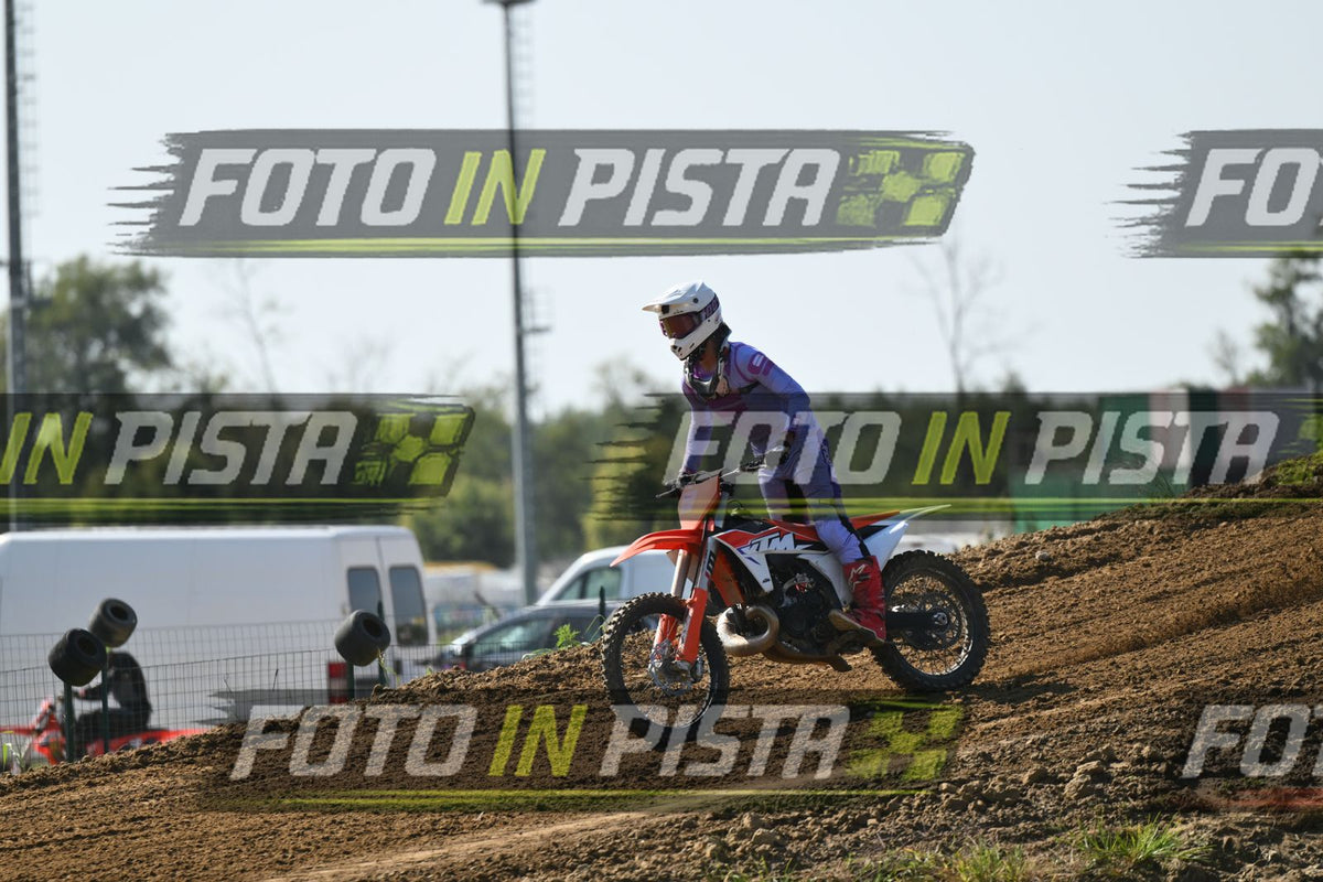 KTM - PURPLE SUITE WHITE HELMET · DSH_0432