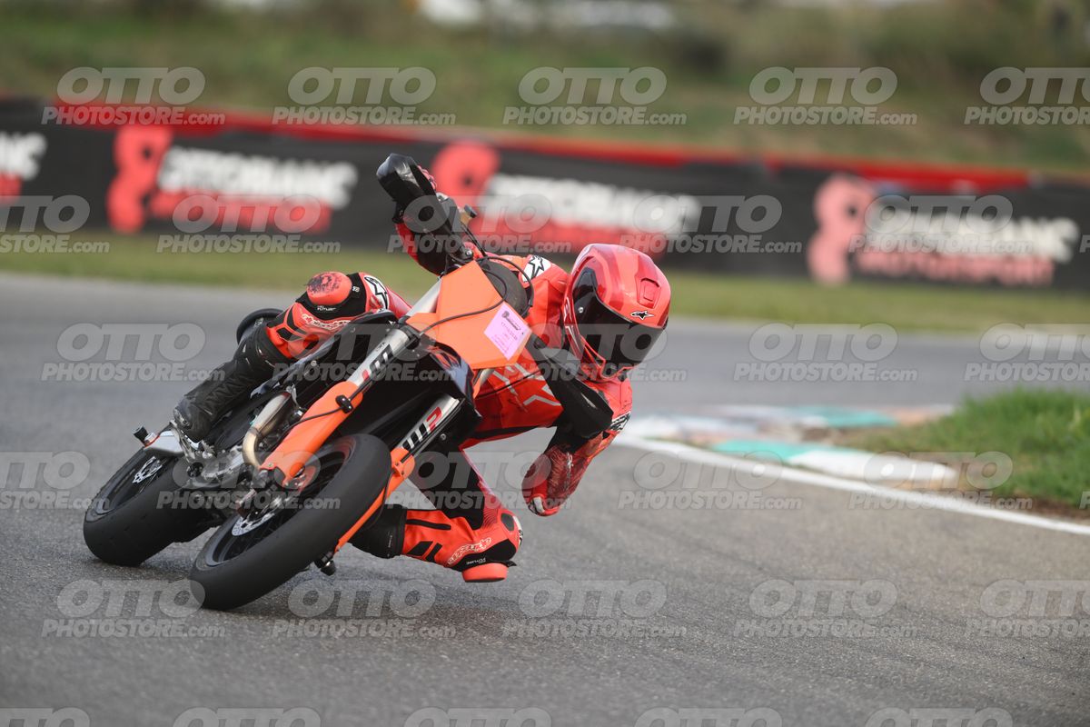 SUPERMOTO 0 KTM Aplinestar Red Suite · DSH_0442