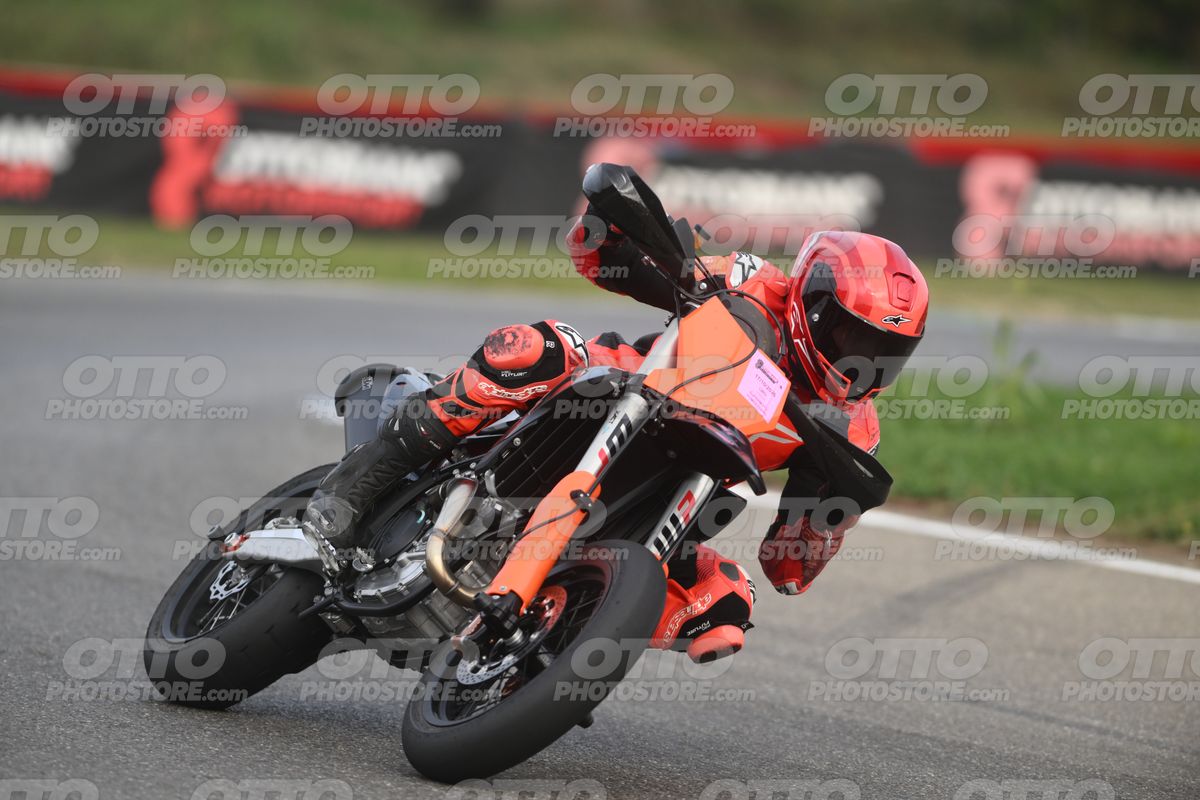SUPERMOTO 0 KTM Aplinestar Red Suite · DSH_0443