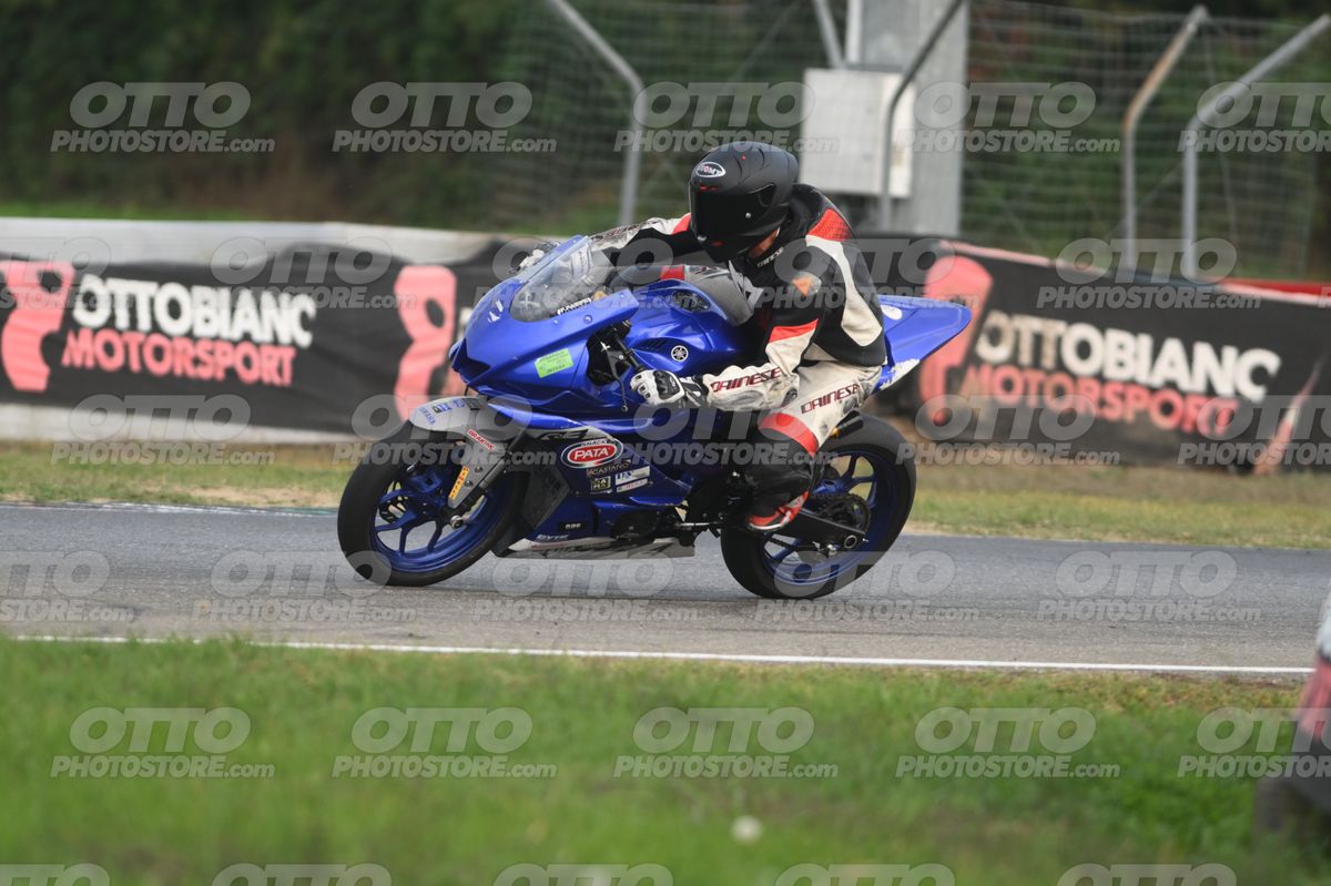 SUPERMOTO 0 YAMAHA R3 · DSH_0444
