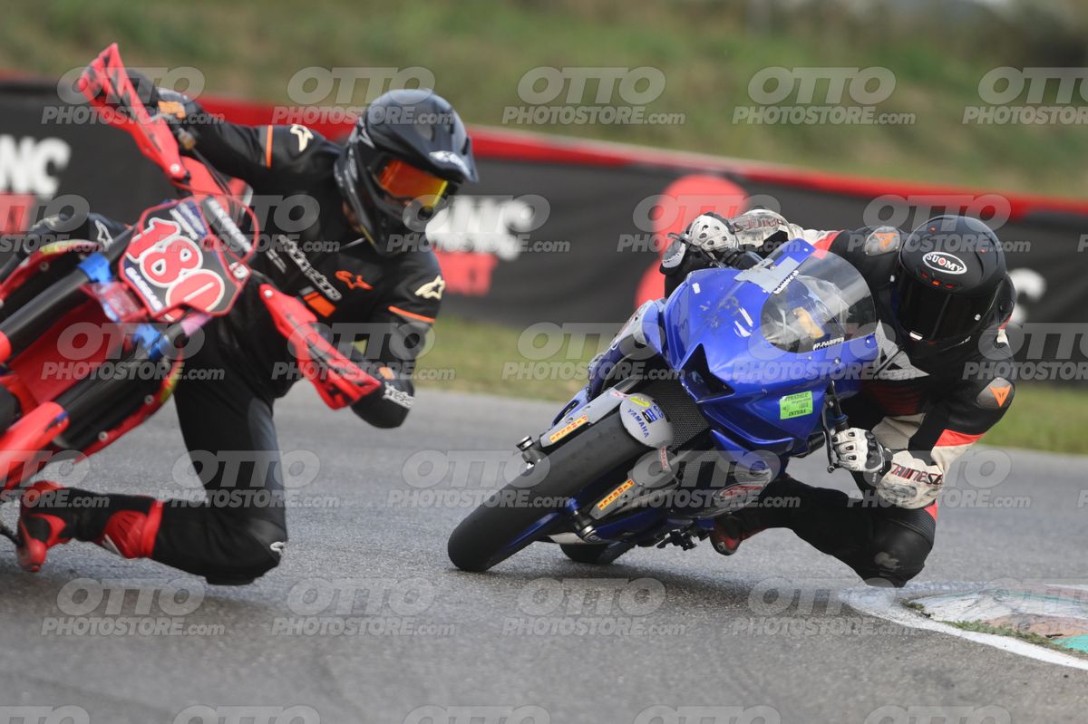 SUPERMOTO 0 YAMAHA R3 · DSH_0447
