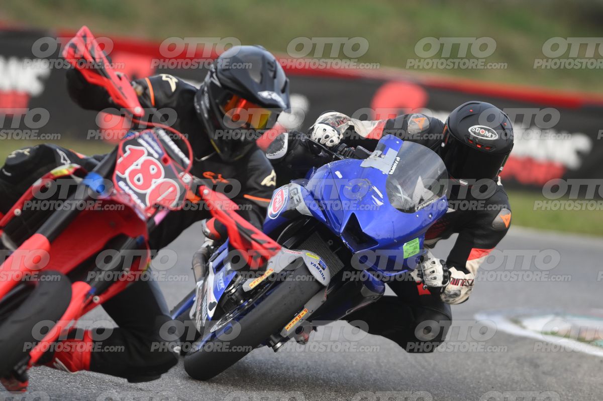 SUPERMOTO 0 YAMAHA R3 · DSH_0449