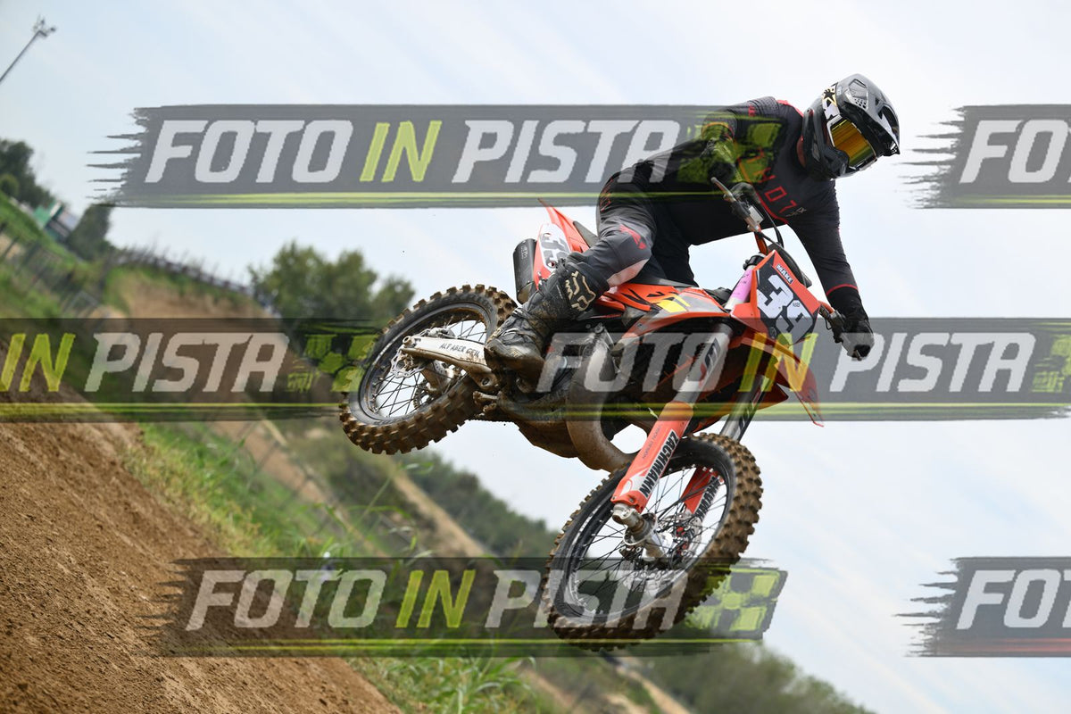 39 · DSH_0470