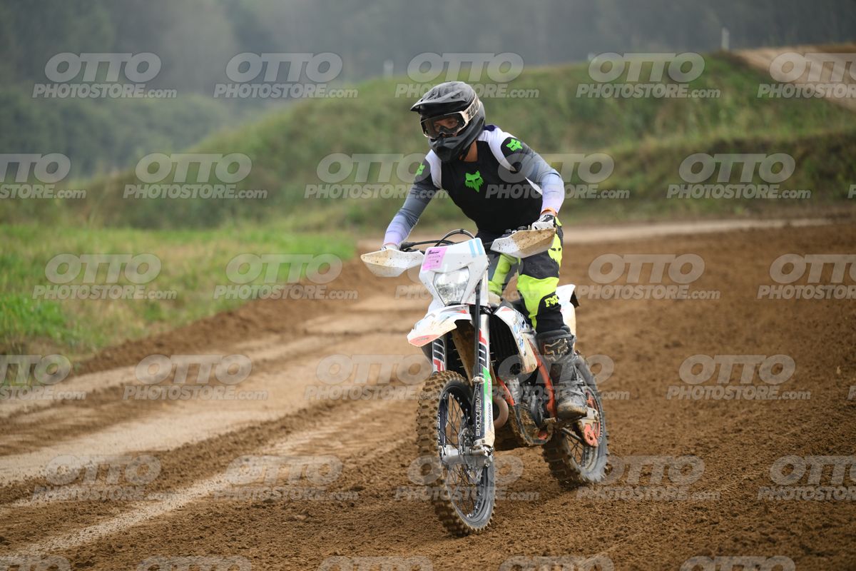 WHITE BIKE WITH PINK NUMBER PLATE - BLACK GREY FLUO GREEN FOX SUIT WITH FLUO YELLOW GREEN TEAL PANTS - BLACK GREY HELMET · DSH_0478