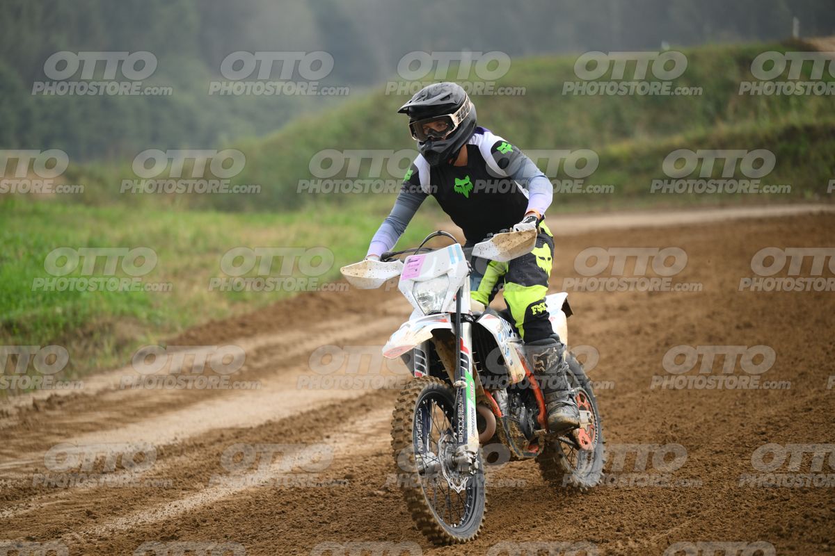 WHITE BIKE WITH PINK NUMBER PLATE - BLACK GREY FLUO GREEN FOX SUIT WITH FLUO YELLOW GREEN TEAL PANTS - BLACK GREY HELMET · DSH_0479